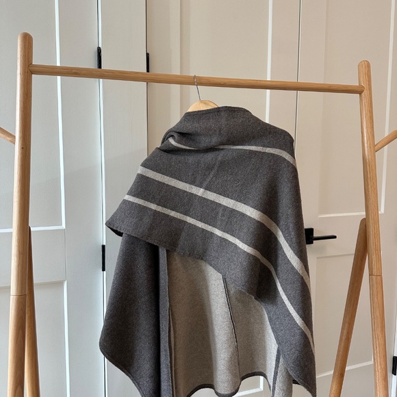 100% Wool Shawl - Picture 4 of 4